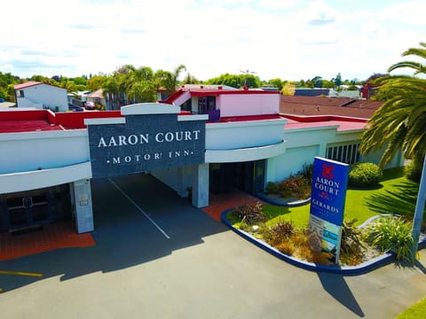 Property building, Facade/entrance, Day, Street view, Parking