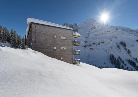 Property building, Facade/entrance, Winter