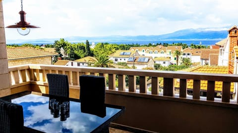 Day, Natural landscape, Summer, BBQ facilities, Balcony/Terrace, Dining area, Mountain view, Sea view