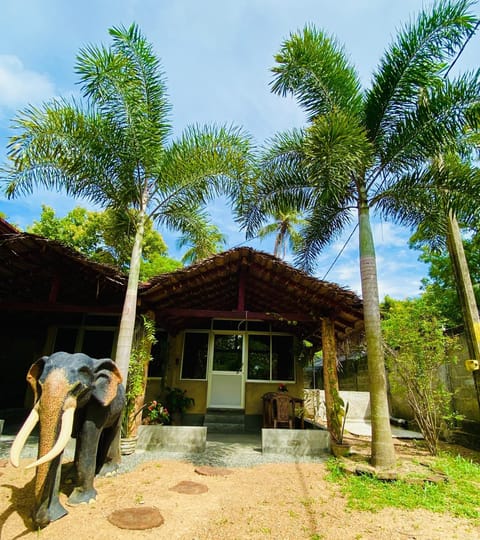 Facade/entrance, Natural landscape, Garden