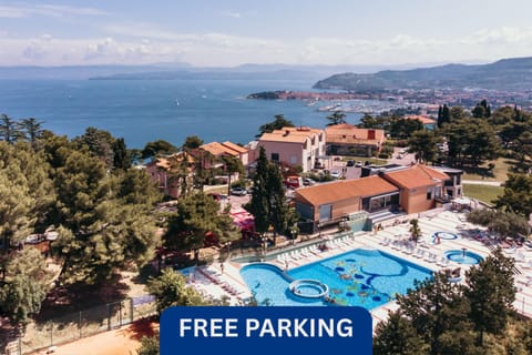 Bird's eye view, Pool view
