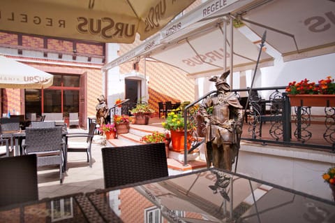 Restaurant/places to eat, Natural landscape