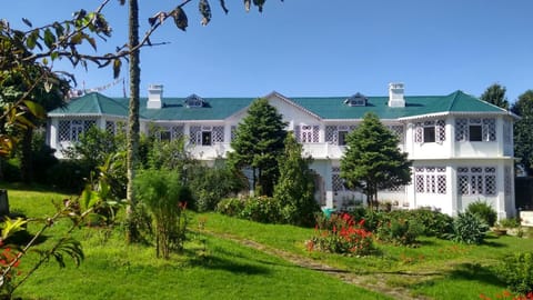 Property building, Facade/entrance, Garden