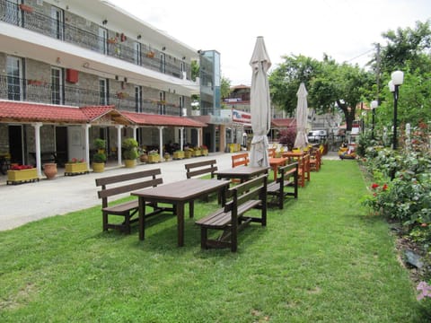Facade/entrance, Day, Garden, On site