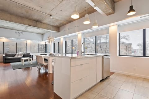 Kitchen or kitchenette, Living room, Seating area, Dining area
