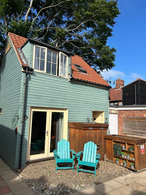 Beach hut seaside cottage House in Sheringham
