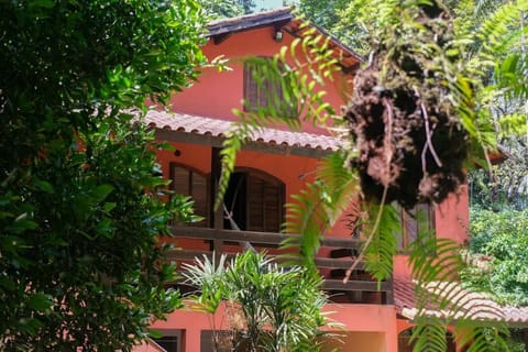 Casa em penedo com cachoeira House in State of Rio de Janeiro