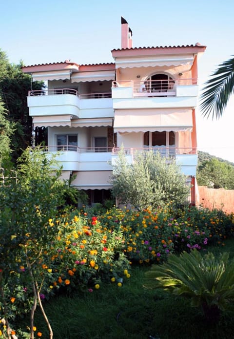 Over Sea Rooms & Villas Apartment hotel in Euboea