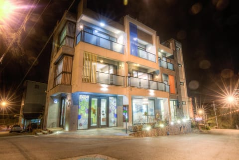 Property building, Off site, Property logo or sign, Balcony/Terrace, Location