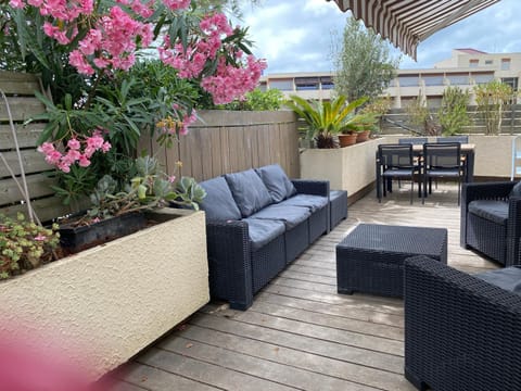 Patio, Living room