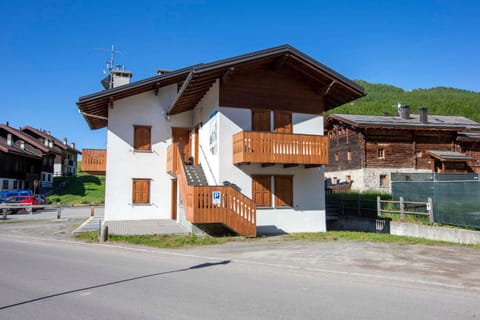 Property building, Day, Mountain view
