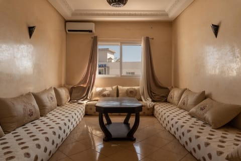 Living room, Seating area, air conditioner
