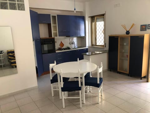 Kitchen or kitchenette, oven