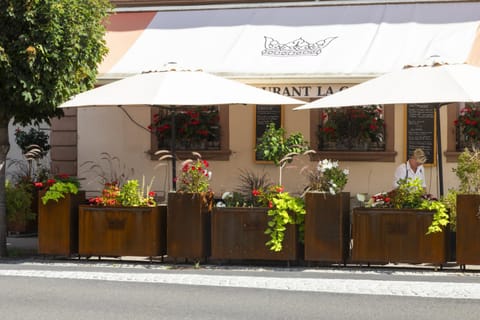 Patio, Restaurant/places to eat