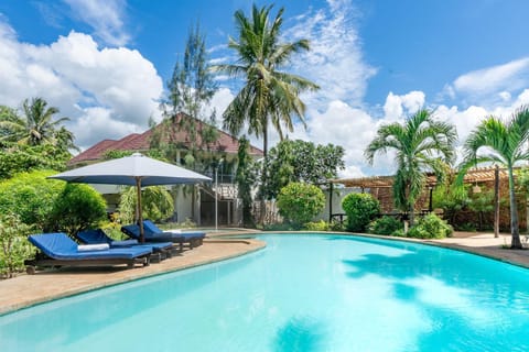 Pool view, Swimming pool, sunbed