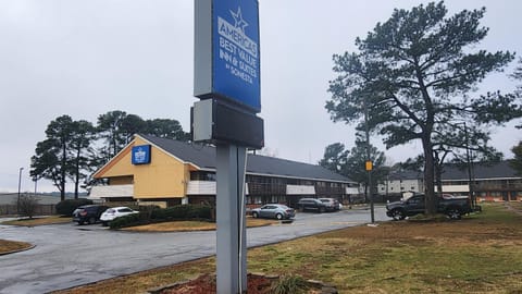 Property building, Day, Street view, Parking