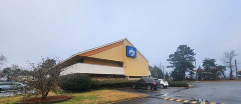 Property building, Day, Parking