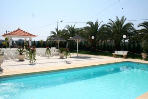 Day, Swimming pool