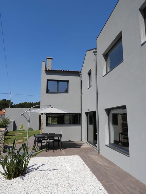 Property building, Patio, BBQ facilities, Dining area