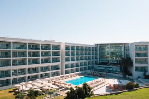 Day, Pool view, Swimming pool, sunbed