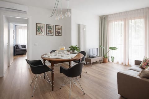 Living room, Seating area, Dining area