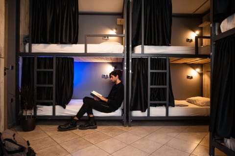 Bedroom, bunk bed