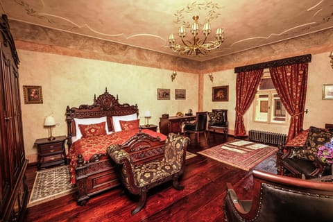 Photo of the whole room, Bedroom