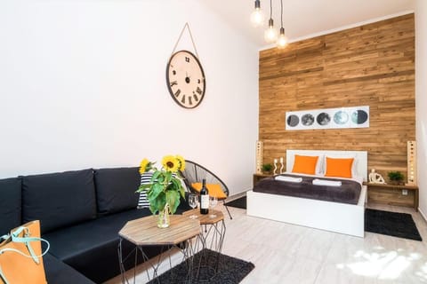 Bed, Living room, Photo of the whole room, Seating area, Bedroom