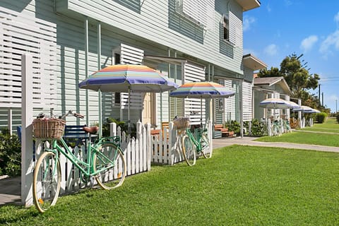 Facade/entrance, BBQ facilities, Garden, Beach