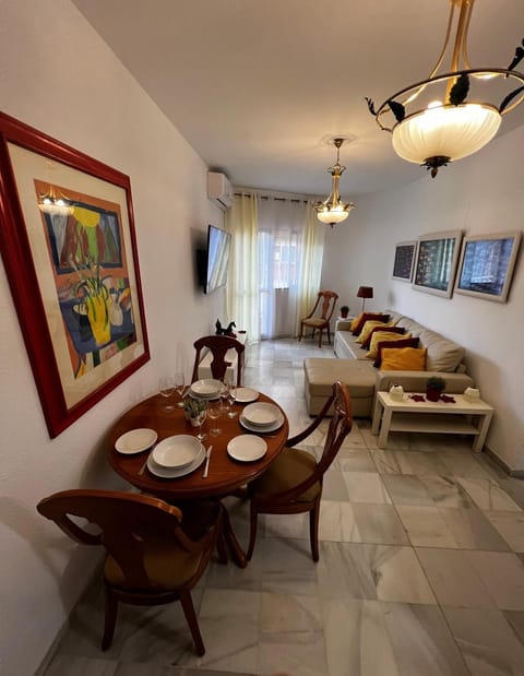 Communal lounge/ TV room, Living room, Dining area
