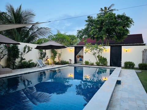 Pool view, Swimming pool, sunbed