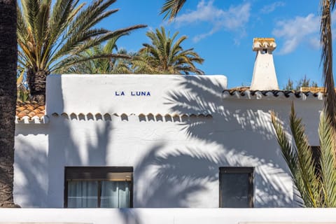 Urbanización El Oasis, 20 Villas en 1ª Línea Playa Villa in Marina Alta