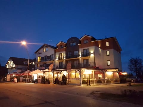 Restaurant/places to eat, Facade/entrance, Floor plan