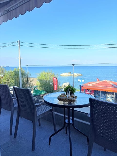 Patio, Natural landscape, View (from property/room), Balcony/Terrace, Mountain view, Mountain view, Sea view, Sunrise, Sunset, Family, Family