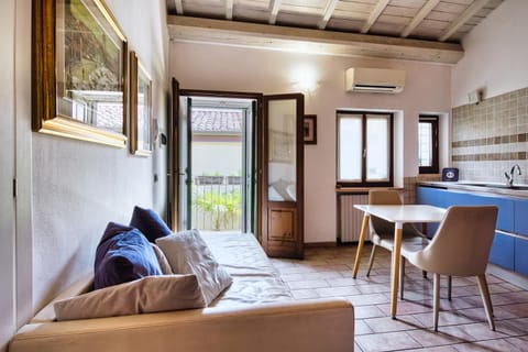 Kitchen or kitchenette, Living room, Seating area, Dining area, air conditioner