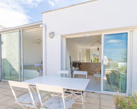 Patio, Dining area, Sea view
