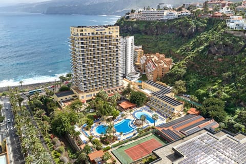 Property building, Nearby landmark, Day, Neighbourhood, Natural landscape, Bird's eye view, Beach, City view, Mountain view, Pool view, Sea view, Swimming pool, Location