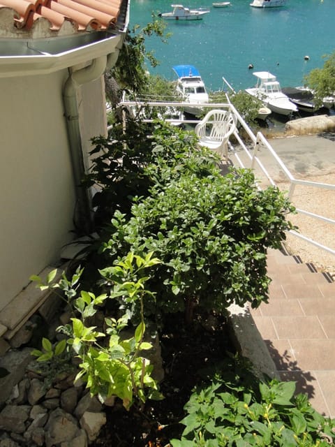 Facade/entrance, Sea view