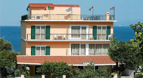 Facade/entrance, Day, On site, Sea view, Street view