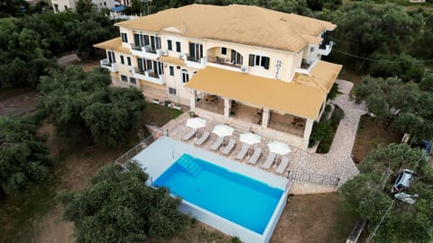 Property building, Day, Bird's eye view, Garden, Balcony/Terrace, Garden view, Pool view, Swimming pool, sunbed