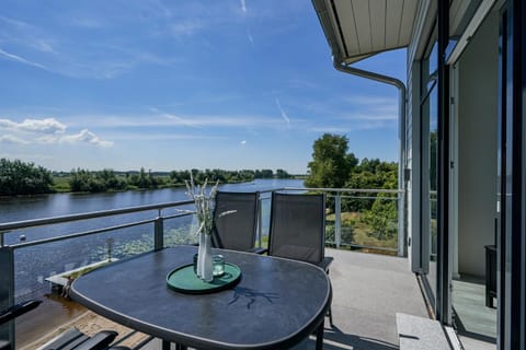 Balcony/Terrace, River view