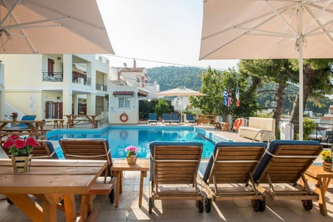 Swimming pool, Breakfast