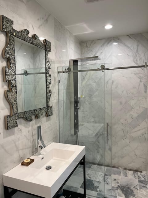 Shower, Bathroom, towels