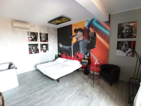 Hot Tub, Photo of the whole room
