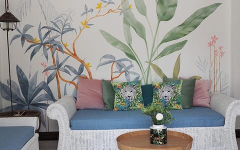 Living room, Seating area