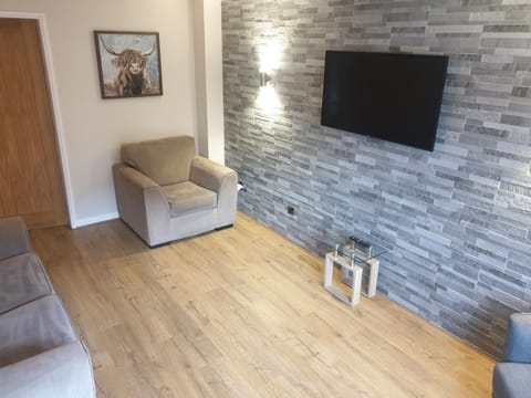 Oldwood Place Townhouse House in Livingston