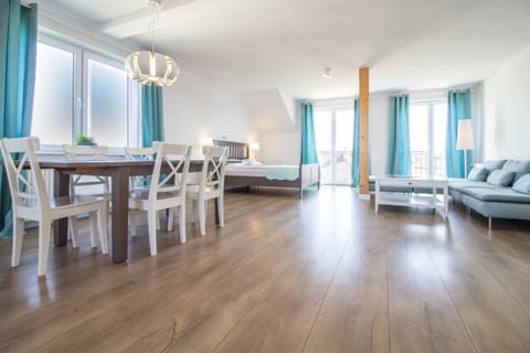 Bed, Living room, Photo of the whole room, Seating area, Dining area