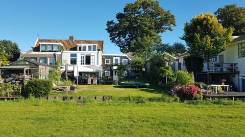 Facade/entrance, Garden