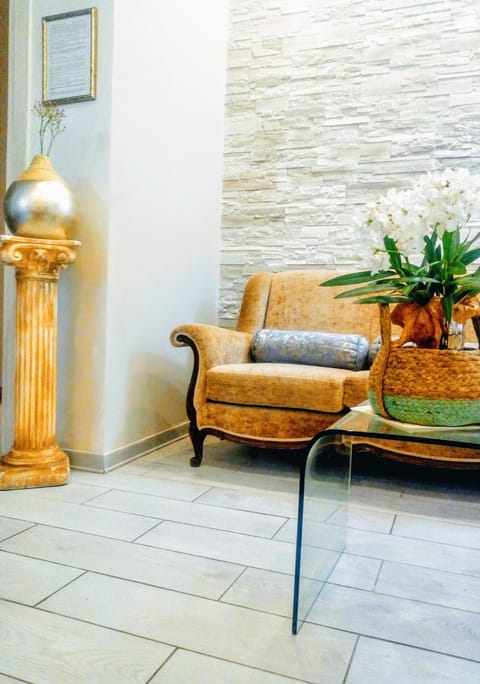 Communal lounge/ TV room, Lobby or reception