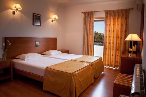 Day, Photo of the whole room